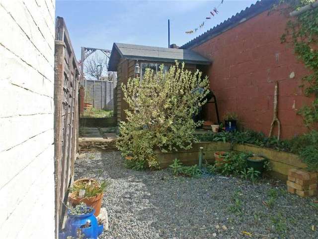  Image of 2 bedroom End of Terrace for sale in Fellows Road Cowes PO31 at Cowes Isle of Wight Cowes, PO31 7JW