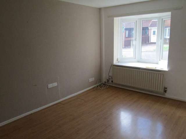  Image of 2 bedroom Semi-Detached house to rent in Fernleigh Court Wakefield WF2 at Wakefield Wrenthorpe, WF2 8SJ
