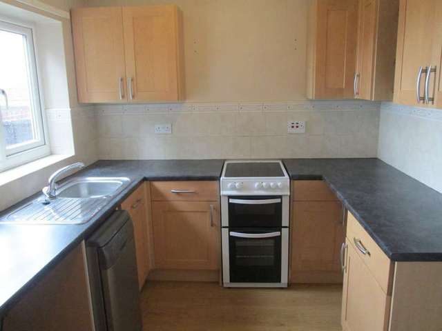  Image of 2 bedroom Semi-Detached house to rent in Fernleigh Court Wakefield WF2 at Wakefield Wrenthorpe, WF2 8SJ