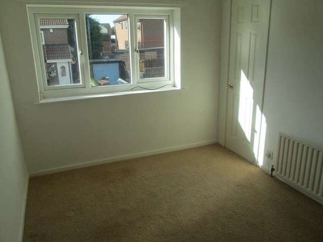  Image of 2 bedroom Semi-Detached house to rent in Fernleigh Court Wakefield WF2 at Wakefield Wrenthorpe, WF2 8SJ