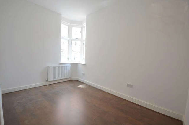 Image of 3 bedroom Flat to rent in Fieldgate Street London E1 at Aldgate  Aldgate East, E1 1ES