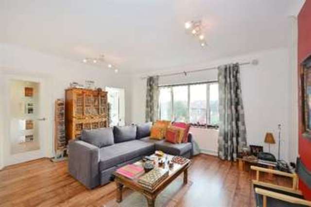  Image of 4 bedroom Property to rent in Finchley Road London NW11 at Finchley Road Golders Green Golders Green, NW11 7PE