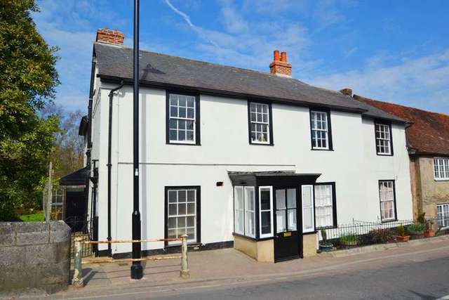  Image of 6 bedroom Detached house to rent in Bridge Street Fordingbridge SP6 at Bridge Street  Fordingbridge, SP6 1AH