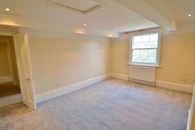  Image of 6 bedroom Detached house to rent in Bridge Street Fordingbridge SP6 at Bridge Street  Fordingbridge, SP6 1AH