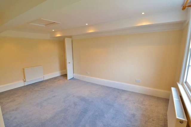  Image of 6 bedroom Detached house to rent in Bridge Street Fordingbridge SP6 at Bridge Street  Fordingbridge, SP6 1AH