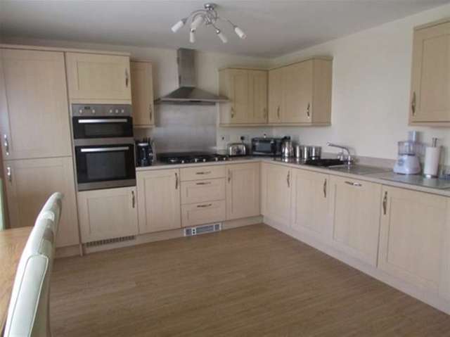  Image of 4 bedroom Detached house for sale in Fowen Close Street BA16 at Street, BA16 0FY