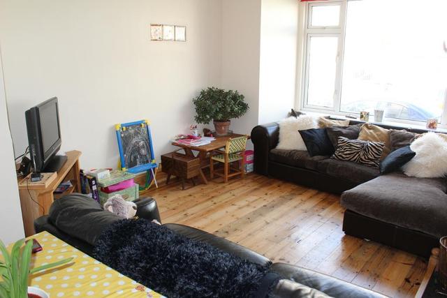  Image of 3 bedroom Terraced house for sale in Franklin Road Weymouth DT4 at Weymouth, DT4 0JW
