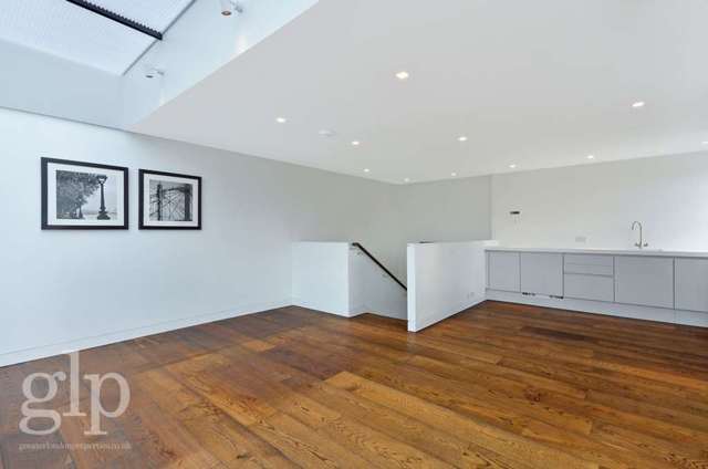  Image of 3 bedroom Apartment to rent in Frederick Close London W2 at Frederick Close Hyde Park London, W2 2HD