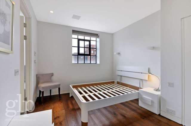  Image of 3 bedroom Apartment to rent in Frederick Close London W2 at Frederick Close Hyde Park London, W2 2HD