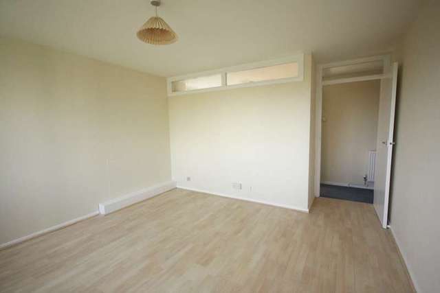  Image of 2 bedroom Flat to rent in Galsworthy Road Norbiton Kingston upon Thames KT2 at Surrey  Kingston Upon Thames, KT2 7BP