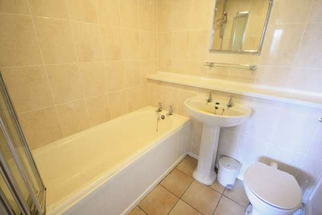  Image of 2 bedroom Flat to rent in Galsworthy Road Norbiton Kingston upon Thames KT2 at Surrey  Kingston Upon Thames, KT2 7BP