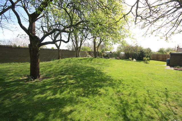  Image of 2 bedroom Flat to rent in Galsworthy Road Norbiton Kingston upon Thames KT2 at Surrey  Kingston Upon Thames, KT2 7BP