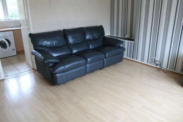  Image of 1 bedroom Flat to rent in Garry Drive Paisley PA2 at Garry Drive  Paisley, PA2 9BZ