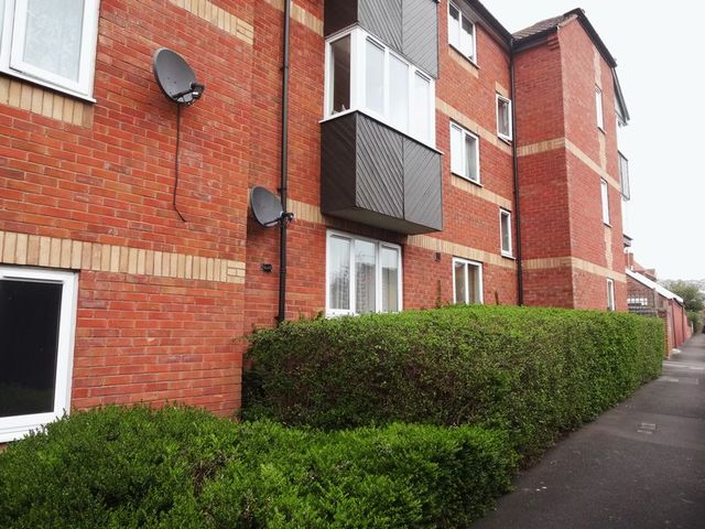  Image of 1 bedroom Flat for sale in George Street Glastonbury BA6 at George Street  Glastonbury, BA6 9LS