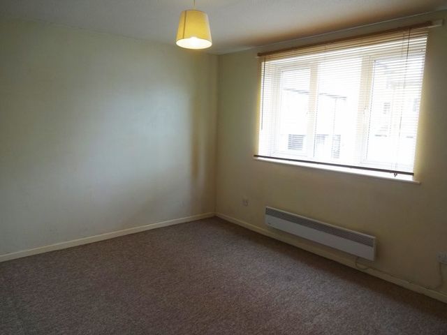  Image of 1 bedroom Flat for sale in George Street Glastonbury BA6 at George Street  Glastonbury, BA6 9LS