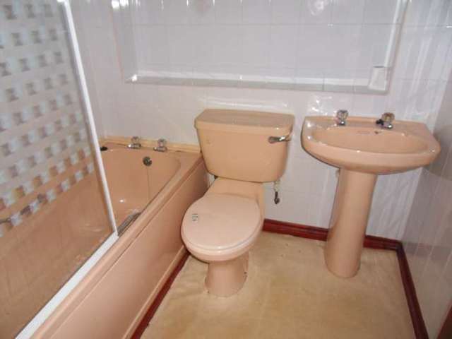  Image of 2 bedroom Flat to rent in George Street Johnstone PA5 at George Street  Johnstone, PA5 8SL