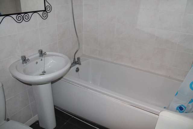  Image of 1 bedroom Studio flat to rent in Glasgow Road Paisley PA1 at Glasgow Road (  Paisley, PA1 3LY