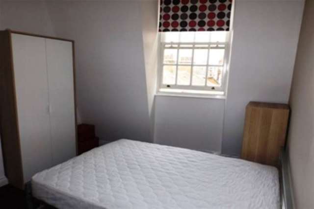  Image of 2 bedroom Penthouse to rent in Cavendish Street Sheffield S3 at Sheffield, S3 7RZ