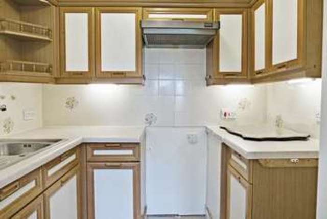  Image of 1 bedroom Retirement Property for sale in Fentiman Way Hornchurch RM11 at Fentiman Way  Hornchurch, RM11 3XY