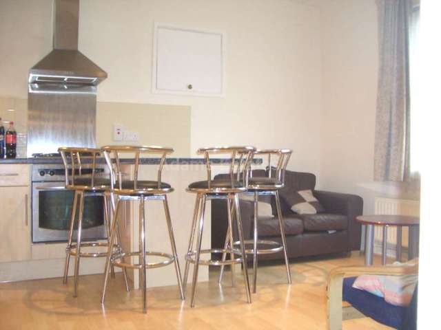  Image of 5 bedroom End of Terrace to rent in Granby Gardens Reading RG1 at Granby Gardens  Reading, RG1 5RT