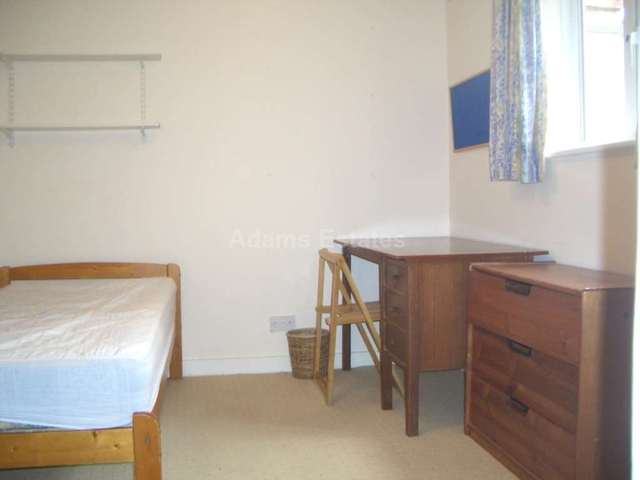  Image of 5 bedroom End of Terrace to rent in Granby Gardens Reading RG1 at Granby Gardens  Reading, RG1 5RT