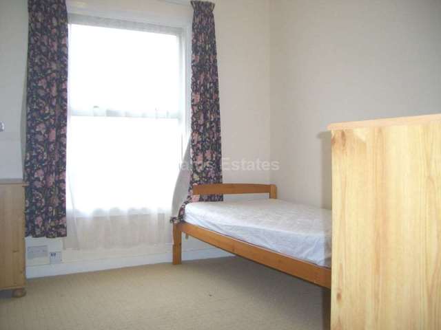  Image of 5 bedroom End of Terrace to rent in Granby Gardens Reading RG1 at Granby Gardens  Reading, RG1 5RT