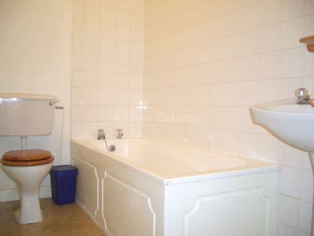  Image of 5 bedroom End of Terrace to rent in Granby Gardens Reading RG1 at Granby Gardens  Reading, RG1 5RT