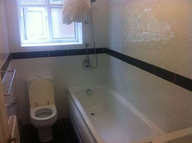  Image of 2 bedroom Flat to rent in Grange Park London W5 at 53 Grange Park  Ealing, W5 3PR