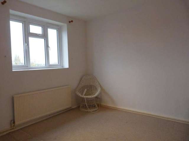  Image of 3 bedroom Flat to rent in Gravenel Gardens Nutwell Street London SW17 at Gravenel Gardens Sellincourt Road London, SW17 9RU