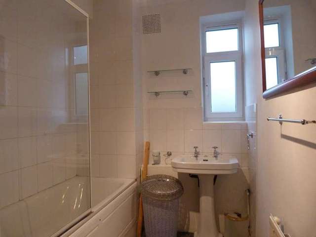  Image of 3 bedroom Flat to rent in Gravenel Gardens Nutwell Street London SW17 at Gravenel Gardens Sellincourt Road London, SW17 9RU