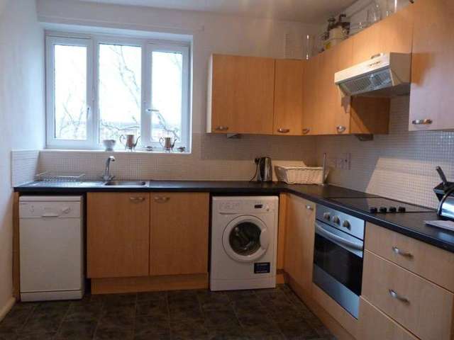  Image of 3 bedroom Flat to rent in Gravenel Gardens Nutwell Street London SW17 at Gravenel Gardens Sellincourt Road London, SW17 9RU