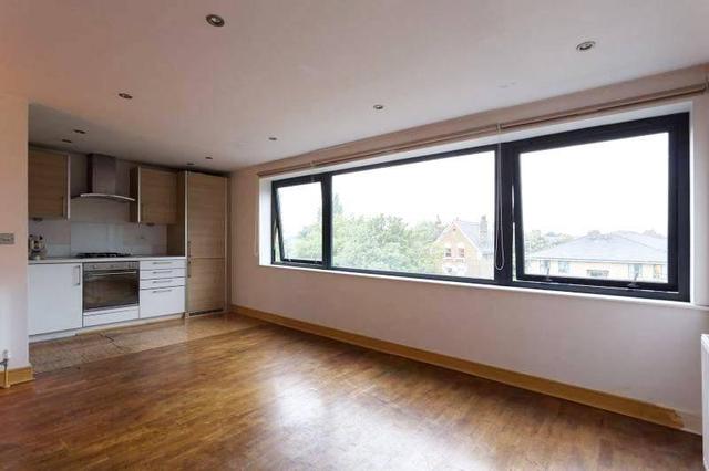  Image of 2 bedroom Flat to rent in Green Lanes London N4 at Manor House  London, N4 2JG