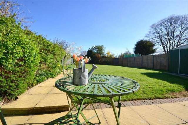  Image of 4 bedroom Bungalow for sale in Greenview Crescent Hildenborough Tonbridge TN11 at Hildenborough Tonbridge Tonbridge, TN11 9DR
