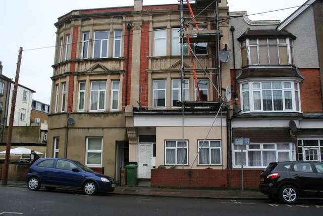  Image of 1 bedroom Ground Flat to rent in Grenfell Road Mitcham CR4 at Surrey  Mitcham, CR4 2BZ