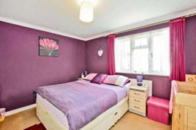  Image of 1 bedroom Flat for sale in Elgin Gardens Guildford GU1 at Guildford Surrey Burpham, GU1 1UB