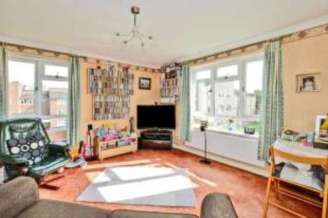  Image of 1 bedroom Flat for sale in Elgin Gardens Guildford GU1 at Guildford Surrey Burpham, GU1 1UB