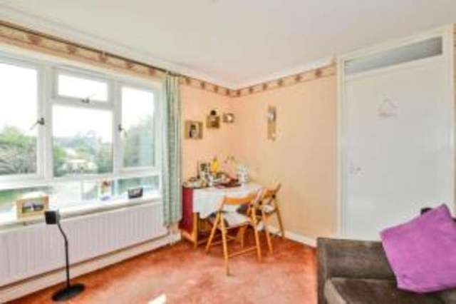  Image of 1 bedroom Flat for sale in Elgin Gardens Guildford GU1 at Guildford Surrey Burpham, GU1 1UB