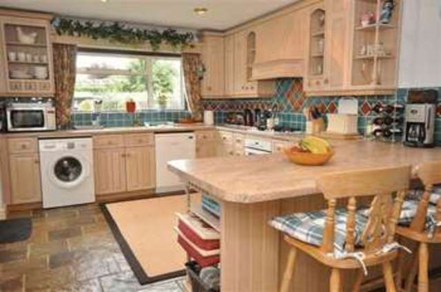  Image of 5 bedroom Detached house for sale in The Croft Haddenham Aylesbury HP17 at The Croft Haddenham Aylesbury, HP17 8AS