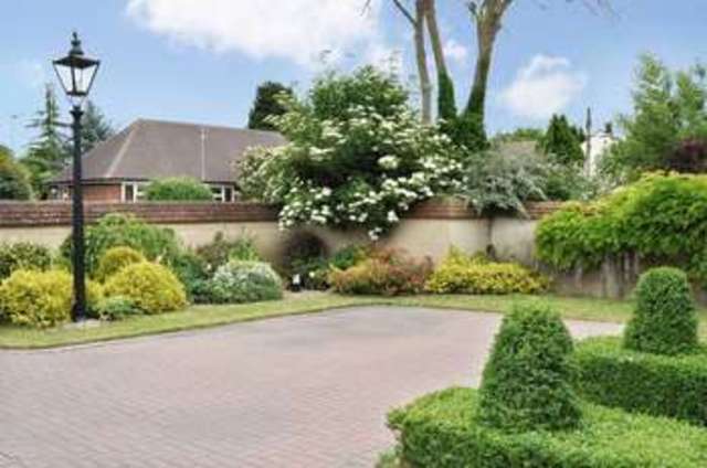  Image of 5 bedroom Detached house for sale in The Croft Haddenham Aylesbury HP17 at The Croft Haddenham Aylesbury, HP17 8AS