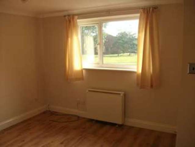  Image of 1 bedroom Flat to rent in Hadland Road Abingdon OX14 at Hadland Road  Abingdon, OX14 3YH
