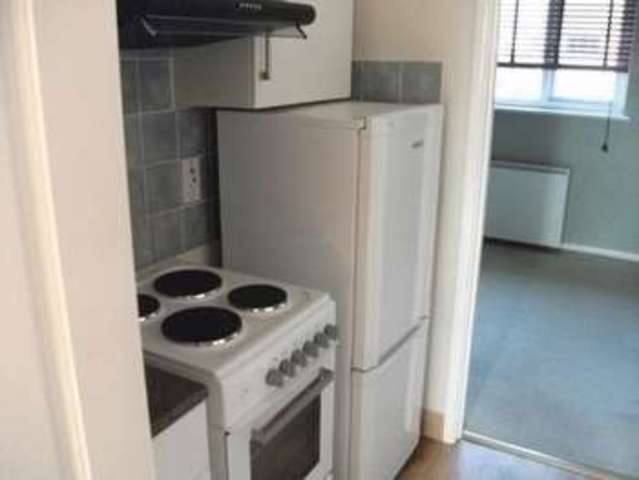  Image of 1 bedroom Flat to rent in Hadland Road Abingdon OX14 at Hadland Road  Abingdon, OX14 3YH