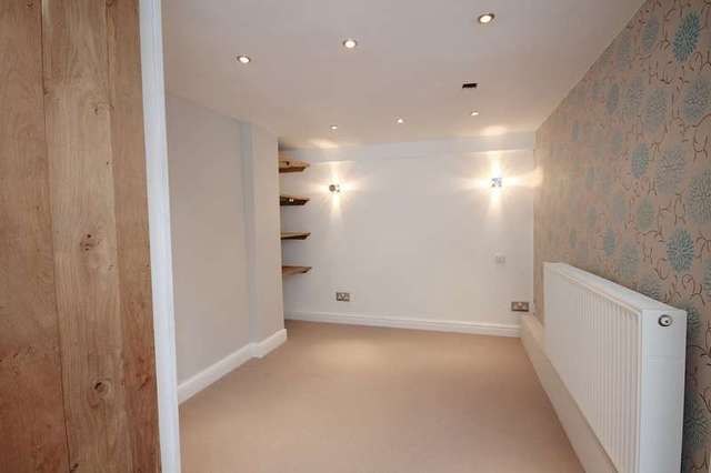 Image of 1 bedroom Ground Flat to rent in Hammerwood Road Ashurst Wood East Grinstead RH19 at Ashurst Wood West Sussex, RH19 3SA