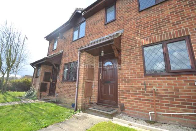  Image of 2 bedroom Terraced house to rent in Hanbury Drive Calcot Reading RG31 at Hanbury Drive Calcot Reading, RG31 7EJ