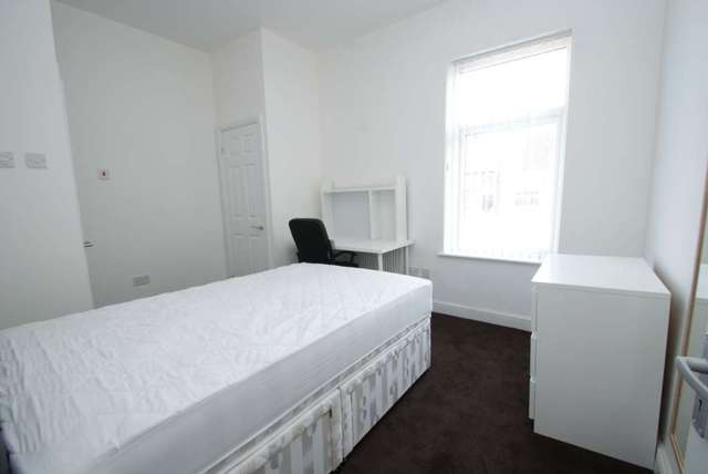  Image of 4 bedroom House Share to rent in Harford Street Middlesbrough TS1 at Harford Street  Middlesbrough, TS1 4PW