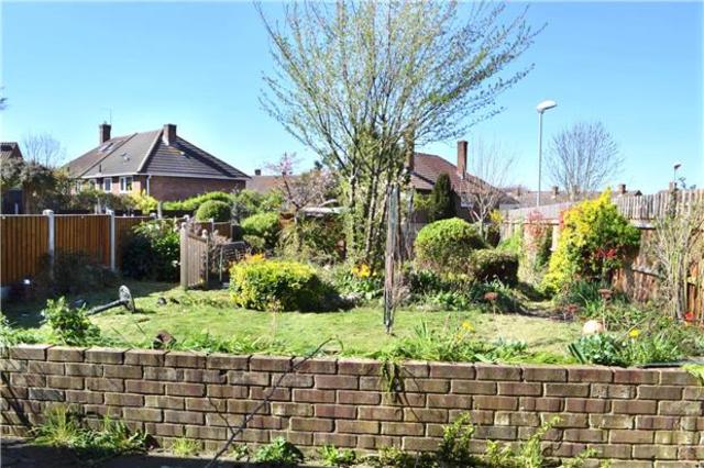  Image of 3 bedroom End of Terrace to rent in Faringdon Avenue Harold Hill Romford RM3 at Harold Hill  Harold Hill, RM3 8JT