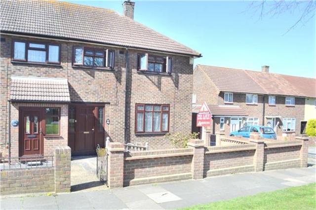  Image of 3 bedroom End of Terrace to rent in Faringdon Avenue Harold Hill Romford RM3 at Harold Hill  Harold Hill, RM3 8JT