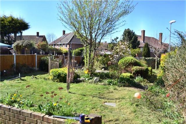  Image of 3 bedroom End of Terrace to rent in Faringdon Avenue Harold Hill Romford RM3 at Harold Hill  Harold Hill, RM3 8JT