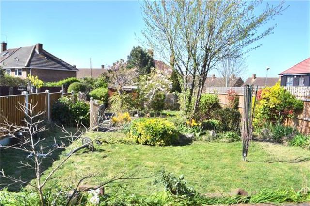  Image of 3 bedroom End of Terrace to rent in Faringdon Avenue Harold Hill Romford RM3 at Harold Hill  Harold Hill, RM3 8JT