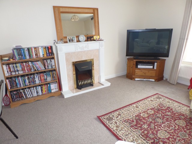 Image of 3 bedroom Town House to rent in Harvester Close Chichester PO19 at Chichester, PO19 6XF