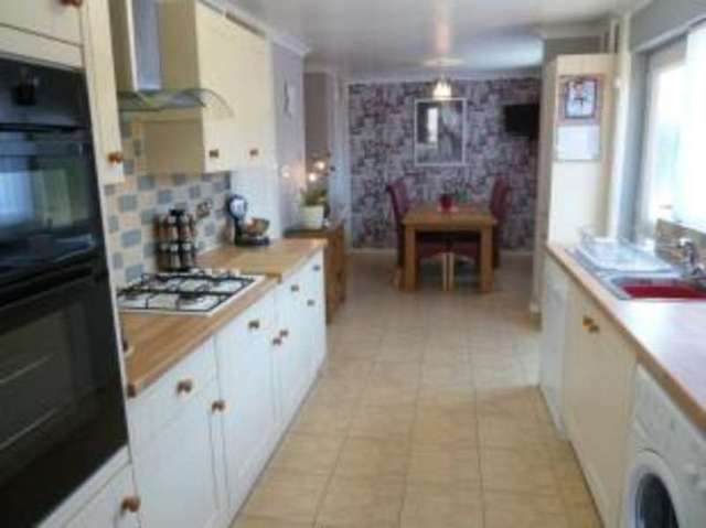  Image of 2 bedroom Bungalow for sale in Sweden Close Harwich CO12 at Harwich Essex Upper Dovercourt, CO12 4JU